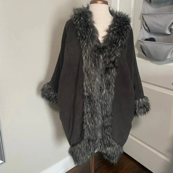 Adrienne Landau poncho faux fur sweater cap grey brown large - Picture 1 of 13